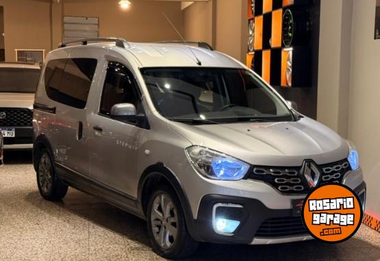 Utilitarios - Renault KANGOO II STEPWAY 2023 Diesel 57500Km - En Venta