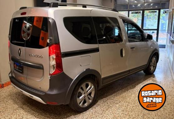 Utilitarios - Renault KANGOO II STEPWAY 2023 Diesel 57500Km - En Venta