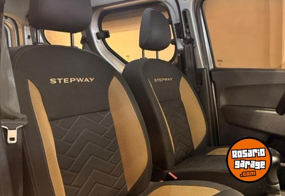 Utilitarios - Renault KANGOO II STEPWAY 2023 Diesel 57500Km - En Venta
