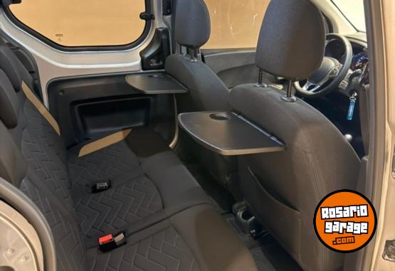Utilitarios - Renault KANGOO II STEPWAY 2023 Diesel 57500Km - En Venta