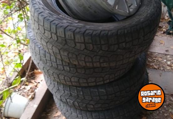 Accesorios para Autos - 4 CUBIERTAS  PIRELLI SCORPION Y 1 LLANTA - En Venta