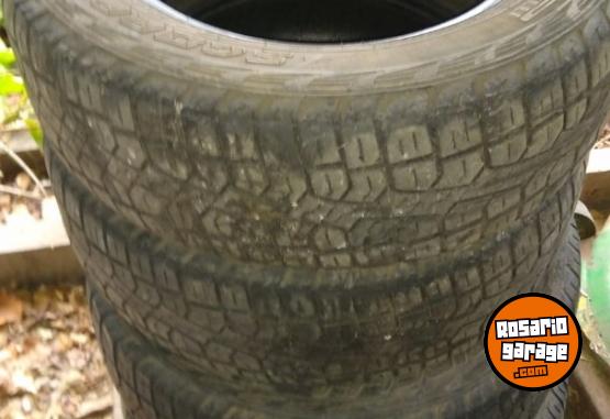 Accesorios para Autos - 4 CUBIERTAS  PIRELLI SCORPION Y 1 LLANTA - En Venta