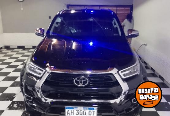 Camionetas - Toyota Hilux 2025 Diesel 800Km - En Venta