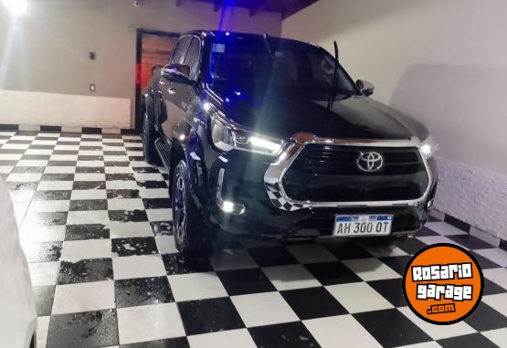 Camionetas - Toyota Hilux 2025 Diesel 800Km - En Venta