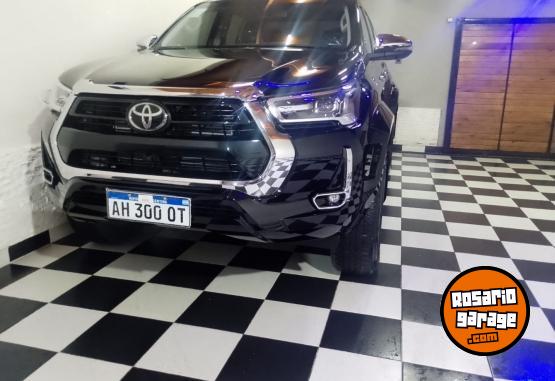 Camionetas - Toyota Hilux 2025 Diesel 800Km - En Venta