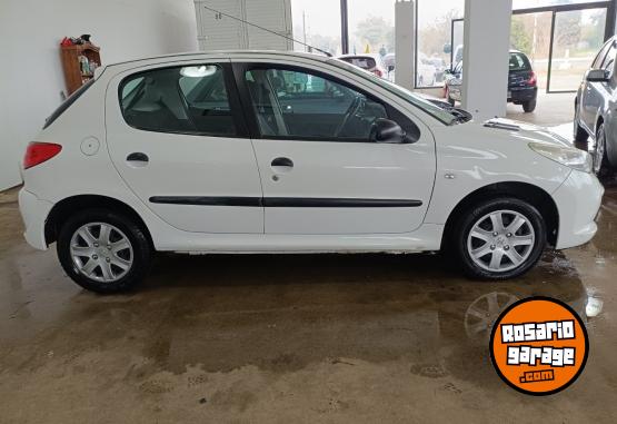 Autos - Peugeot 207 2013 Nafta 92000Km - En Venta