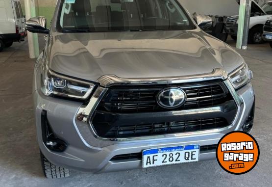 Camionetas - Toyota HILUX SRX 2022 Diesel 37000Km - En Venta