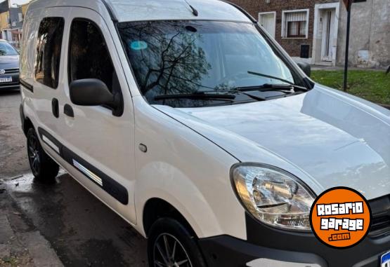 Utilitarios - Renault Kangoo 2017 GNC 180000Km - En Venta