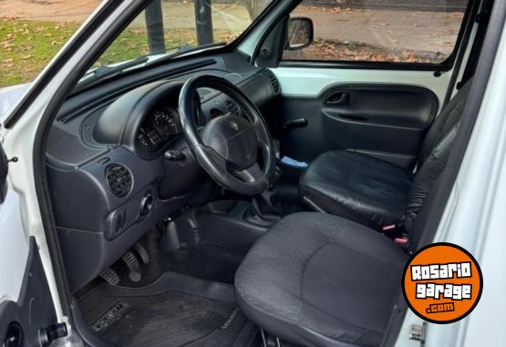 Utilitarios - Renault Kangoo 2017 GNC 180000Km - En Venta