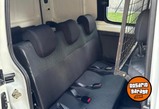 Utilitarios - Renault Kangoo 2017 GNC 180000Km - En Venta