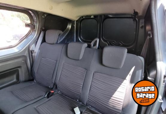 Utilitarios - Renault Kangoo II express confort 2020 Diesel 220000Km - En Venta