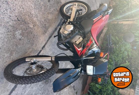 Motos - Honda Tornado xr 250 2023 Nafta 15700Km - En Venta