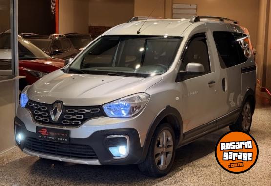 Utilitarios - Renault Kangoo stepway 2023 Nafta 57000Km - En Venta