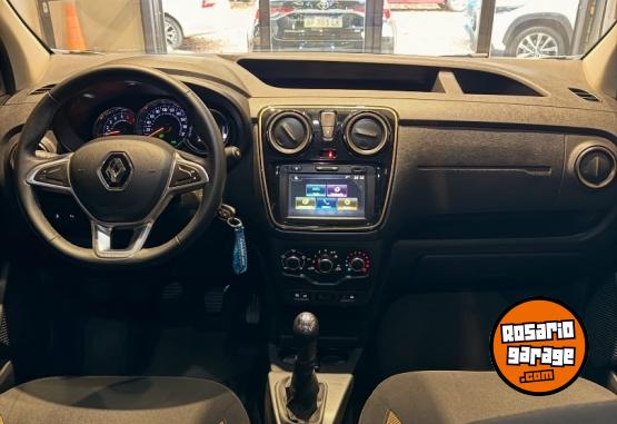 Utilitarios - Renault Kangoo stepway 2023 Nafta 57000Km - En Venta