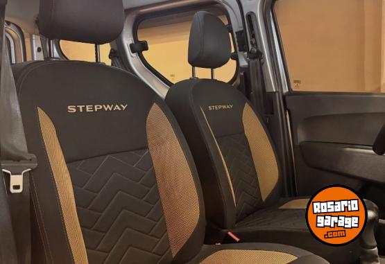 Utilitarios - Renault Kangoo stepway 2023 Nafta 57000Km - En Venta