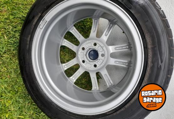 Accesorios para Autos - Llanta con cubierta para focos 3 impecable - En Venta