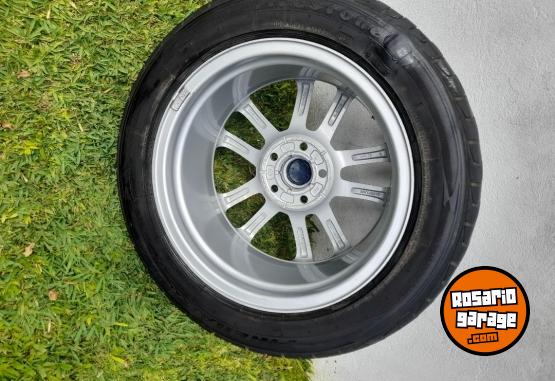 Accesorios para Autos - Llanta con cubierta para focos 3 impecable - En Venta