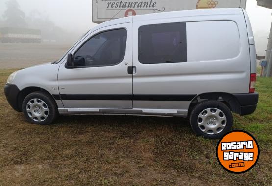 Utilitarios - Peugeot Partner 2011 Diesel 111111Km - En Venta