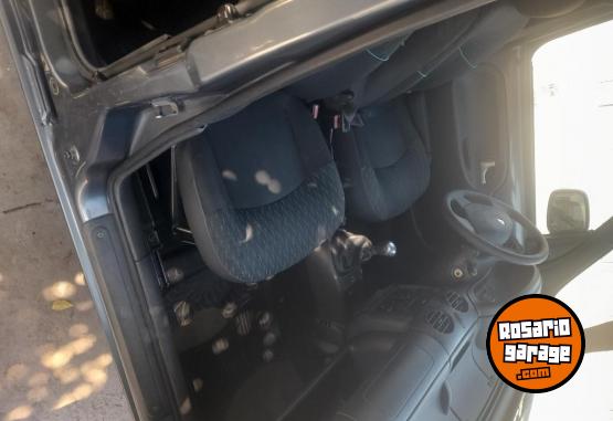 Utilitarios - Renault Authentic plus 2015 GNC 120000Km - En Venta