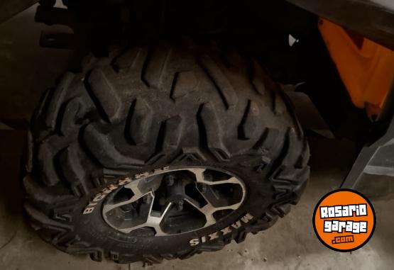 Cuatris y UTVs - Can Am Outlander bi-plaza G2 Max 2014 15700Km - En Venta