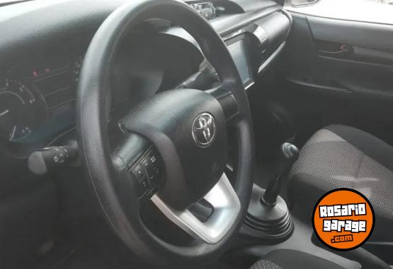 Camionetas - Toyota Hilux 2021 Nafta 131000Km - En Venta
