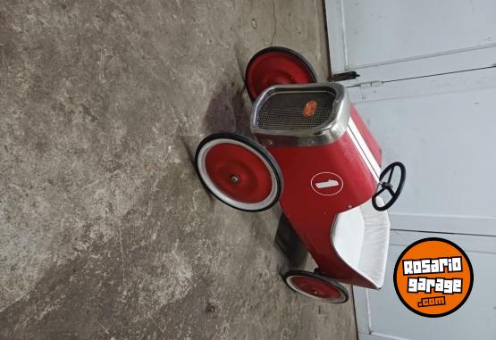 Otros - Auto a pedal de metal - En Venta
