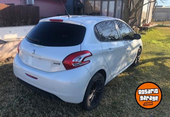 Autos - Peugeot 208 allure touchscreen 2016 Nafta 143800Km - En Venta