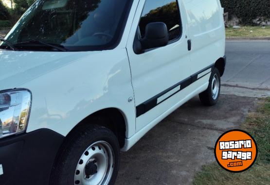 Utilitarios - Peugeot Partner 2022 GNC 69886Km - En Venta