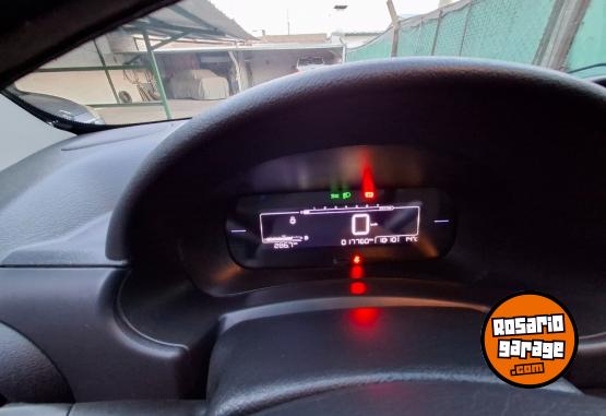 Utilitarios - Peugeot Partner 2024 Diesel 19000Km - En Venta
