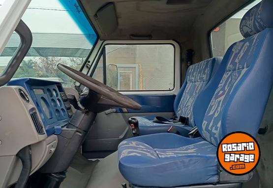 Camiones y Grúas - Volskwagen 13180 - Año 2005 - En Venta
