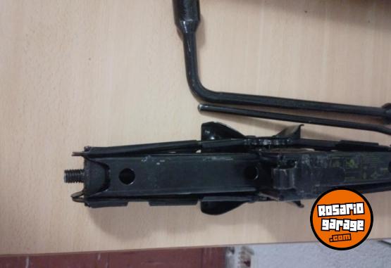 Accesorios para Autos - Tapa rígida baúl Sandero Stepway 2014 - En Venta
