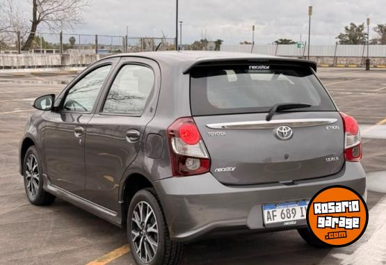 Autos - Toyota Etios XLS 2022 Nafta 37000Km - En Venta