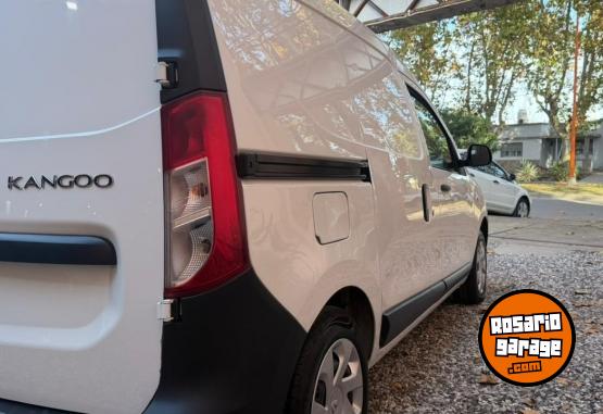 Utilitarios - Renault KANGOO CONFORT 2023 Nafta 69000Km - En Venta