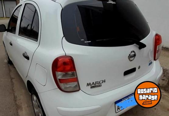 Autos - Nissan March 2016 Nafta 142000Km - En Venta