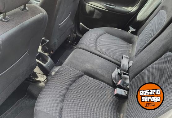 Autos - Peugeot 206 hdi premium 2006 Diesel 270000Km - En Venta