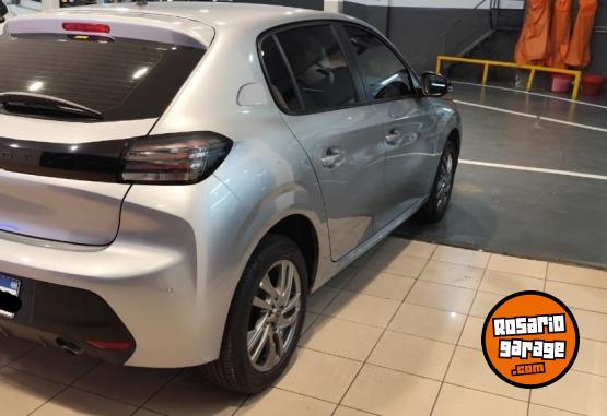 Autos - Peugeot 208 ALLURE MT 2025 Nafta 8000Km - En Venta