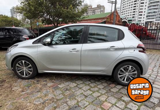 Autos - Peugeot 208 2019 Nafta 33500Km - En Venta