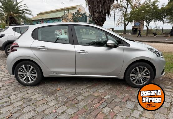 Autos - Peugeot 208 2019 Nafta 33500Km - En Venta