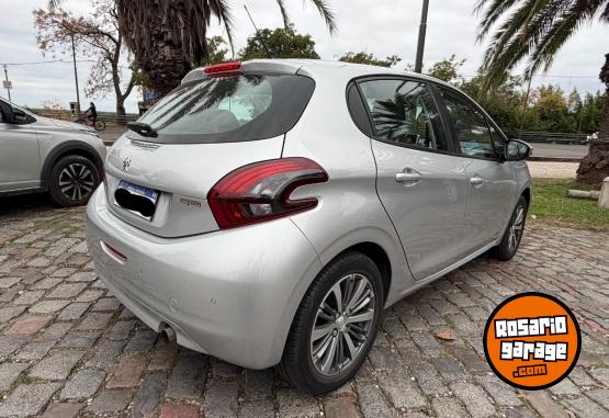 Autos - Peugeot 208 2019 Nafta 33500Km - En Venta