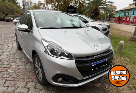 Autos - Peugeot 208 2019 Nafta 33500Km - En Venta