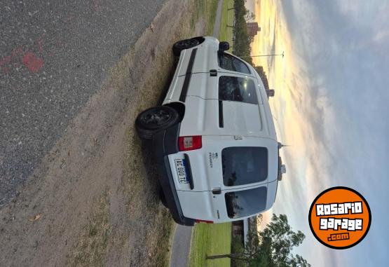 Utilitarios - Peugeot Partner 2017 Diesel 170000Km - En Venta
