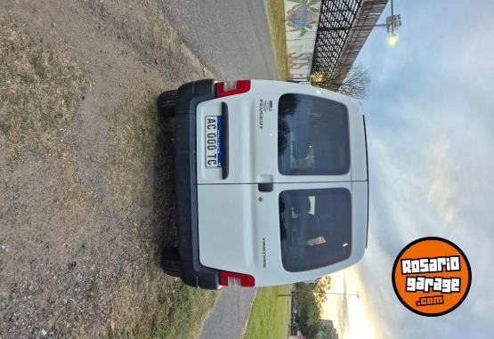 Utilitarios - Peugeot Partner 2017 Diesel 170000Km - En Venta