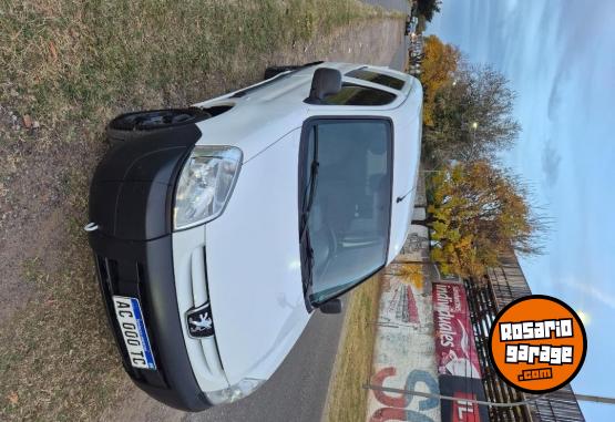 Utilitarios - Peugeot Partner 2017 Diesel 170000Km - En Venta