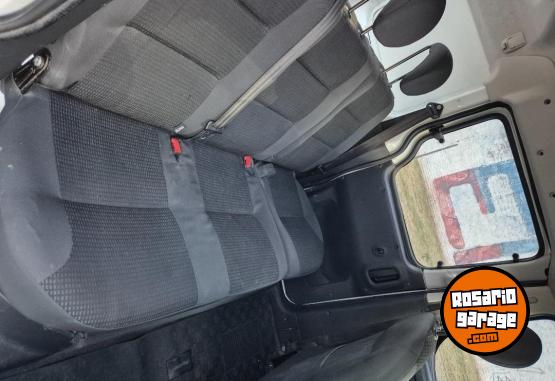 Utilitarios - Peugeot Partner 2017 Diesel 170000Km - En Venta