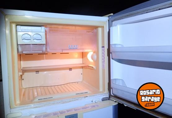 Hogar - Heladera Whirlpool WRX51D1 No Frost con Dispensador de Agua - En Venta