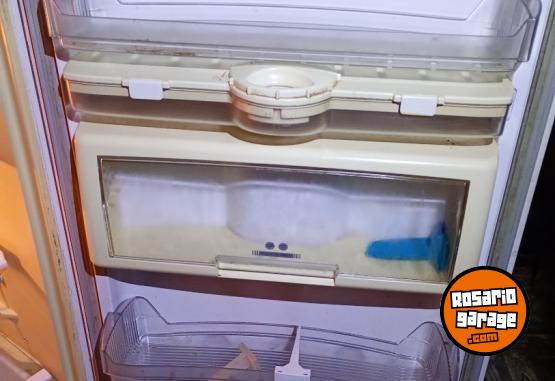 Hogar - Heladera Whirlpool WRX51D1 No Frost con Dispensador de Agua - En Venta