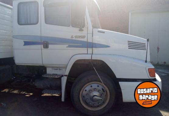 Camiones y Grúas - Mercedes Benz 1620 con caja vuelco trilateral - En Venta