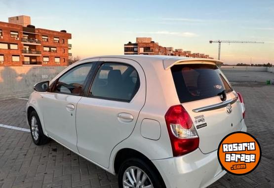 Autos - Toyota Etios 2016 Nafta 120000Km - En Venta