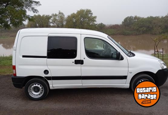 Utilitarios - Citroen Berlíngo 2021 GNC 92000Km - En Venta