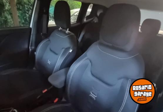 Camionetas - Jeep Renegade sport 2024 Nafta 46000Km - En Venta